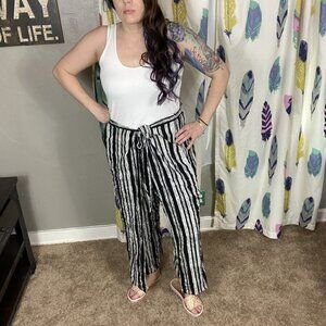Lili Sport Palazzo Wrap black and white striped pants tie front. Rayon. Size 3X